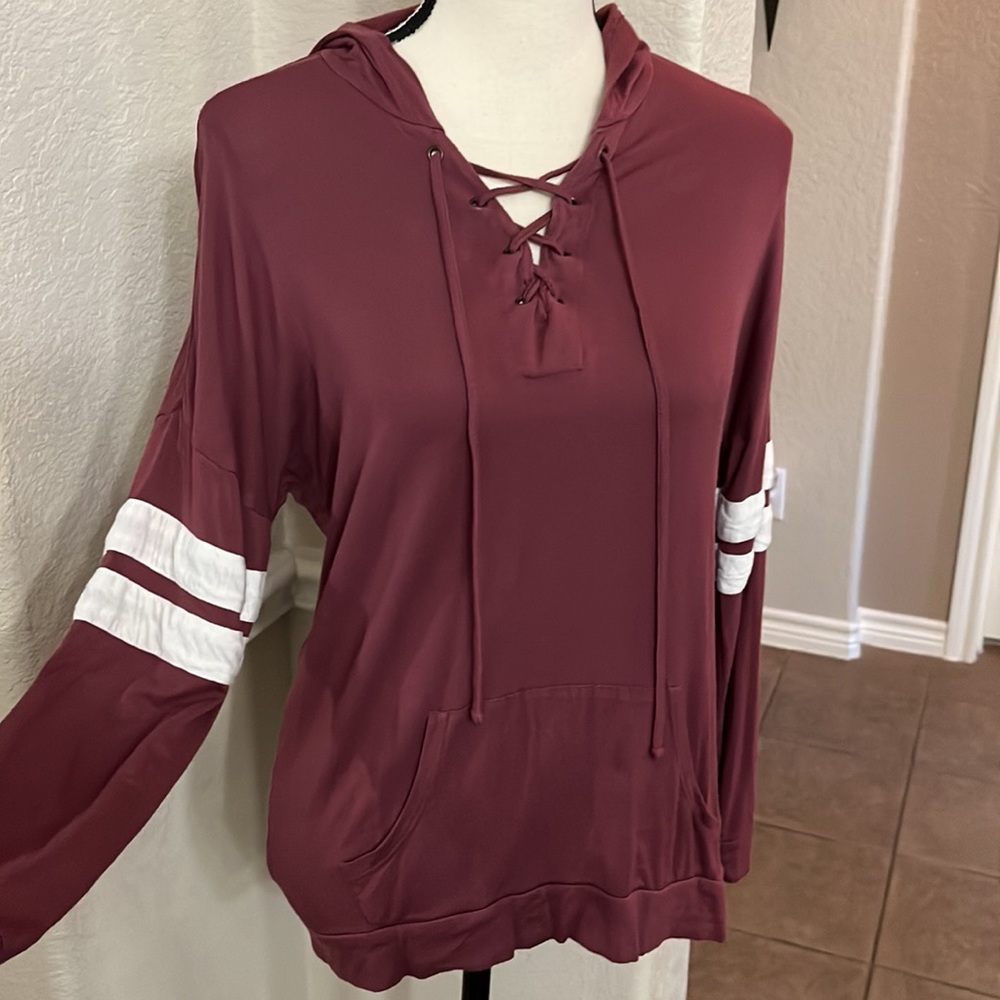 Pink Republic maroon striped sleeve hoodie top Size M